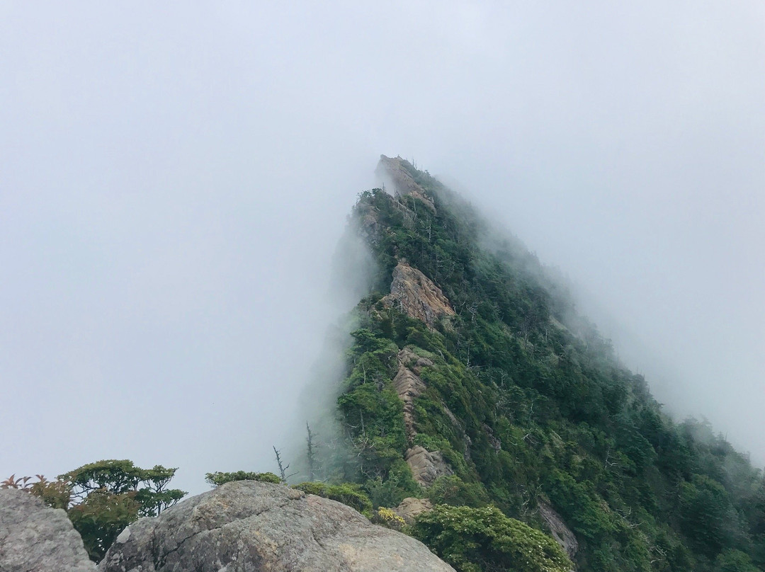 Ishizuchi Sancho Shrine景点图片