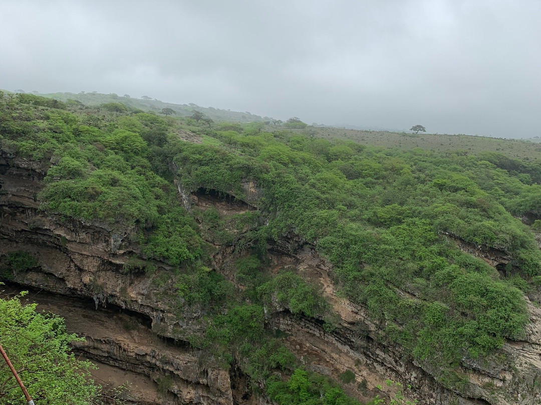 Teeq Cave and Tawi Ateer Sinkhole-塞拉莱必去景点
