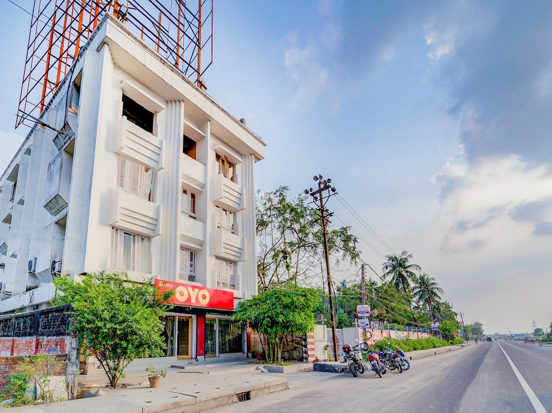 OYO 13521 Sudhriti Hotel主图