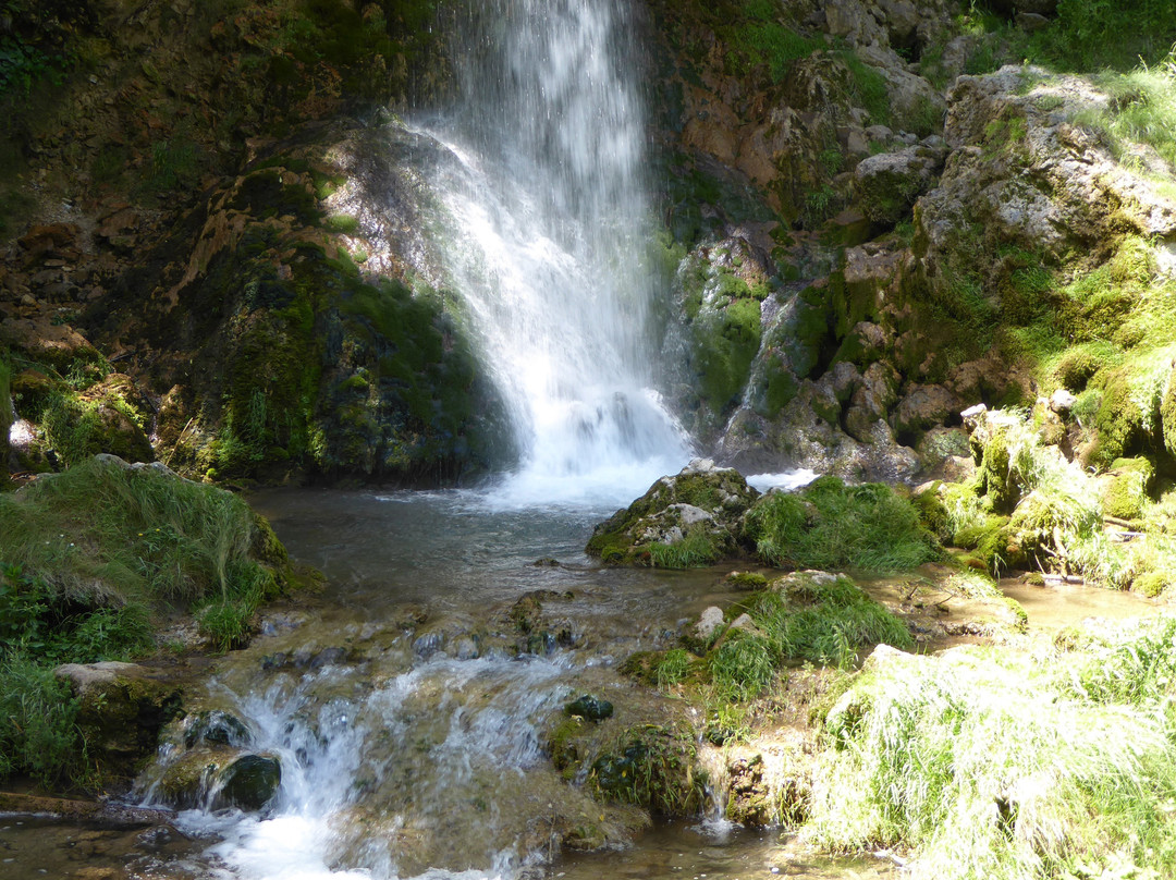 Gostilje Waterfall景点图片