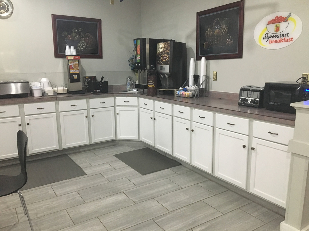 Super 8 by Wyndham Bloomington主图