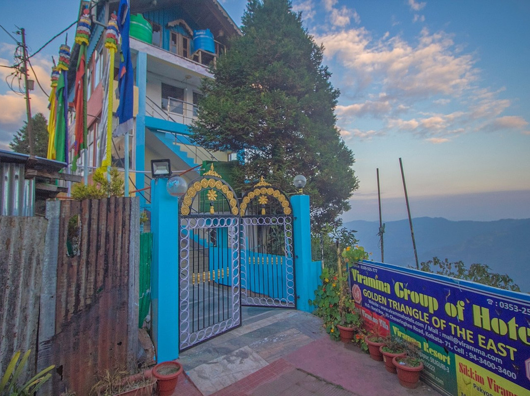 卫兰马别墅酒店主图