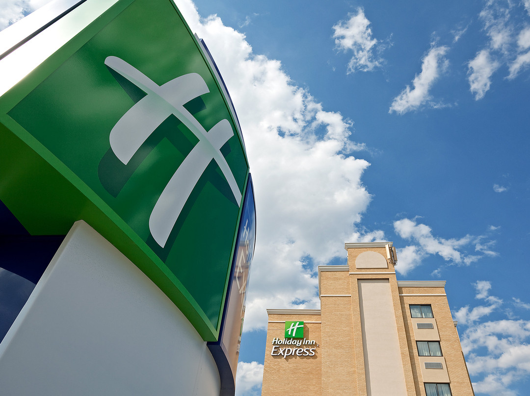 拉瓜迪亚机场智选假日酒店主图