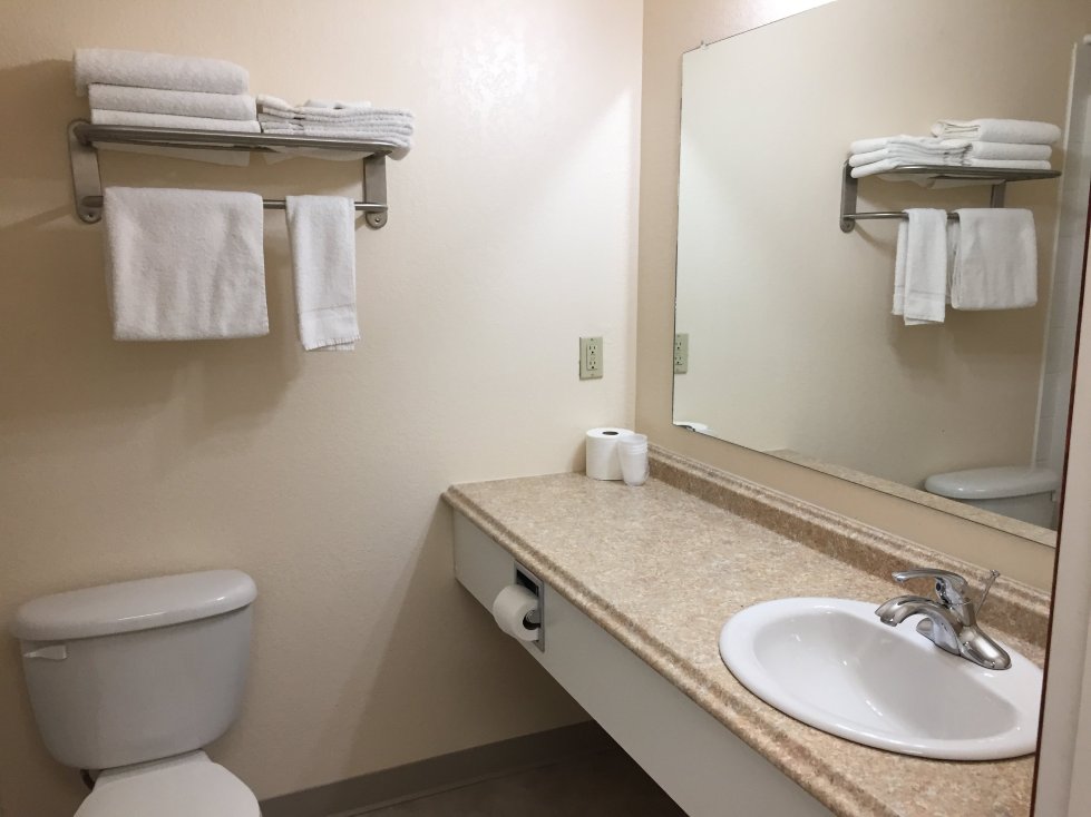 Duchess Village Suites-浴室