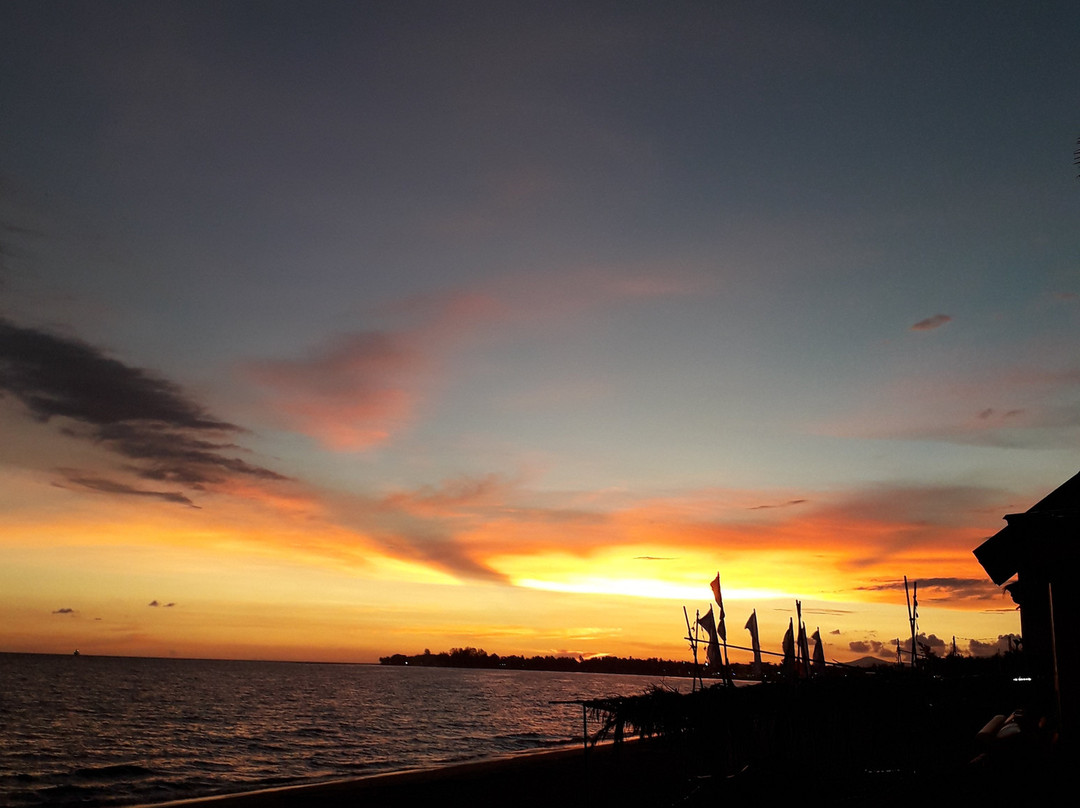 Waterfront Beach Resort主图