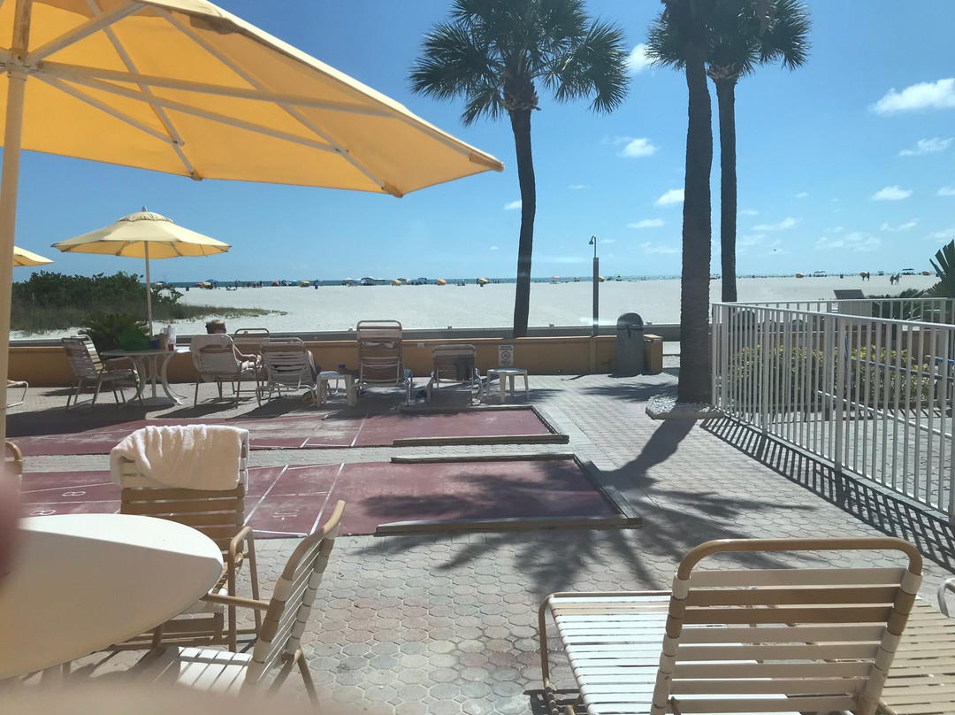 Page Terrace Beachfront Hotel主图