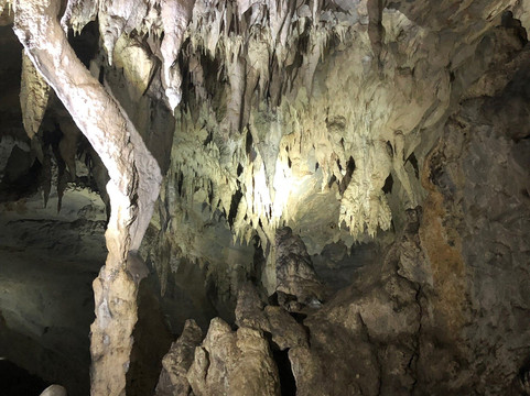 Meziad Cave-Meziad必去景点