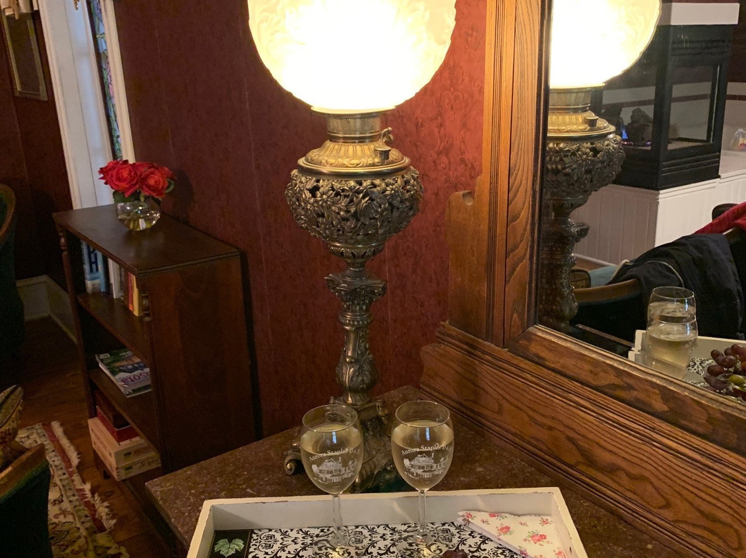 Aurora Staples Inn主图