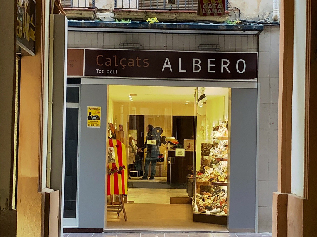 Pacs del Penedes旅游景点-Calcats Albero