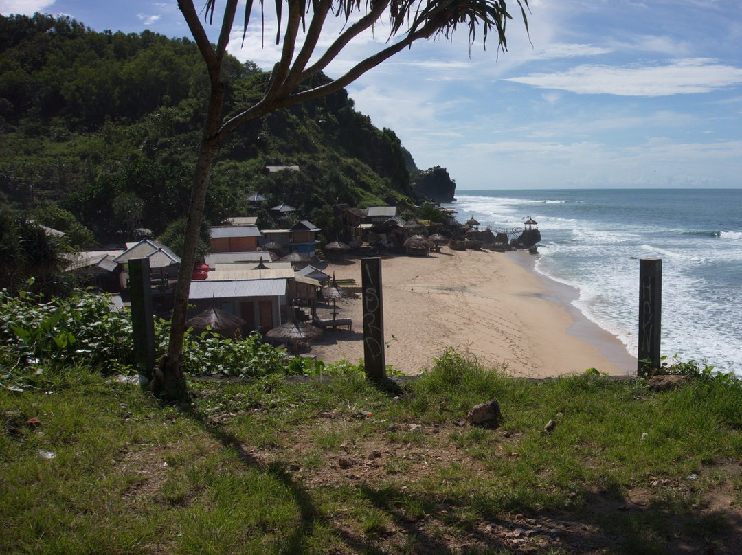 Watulawang Beach景点图片