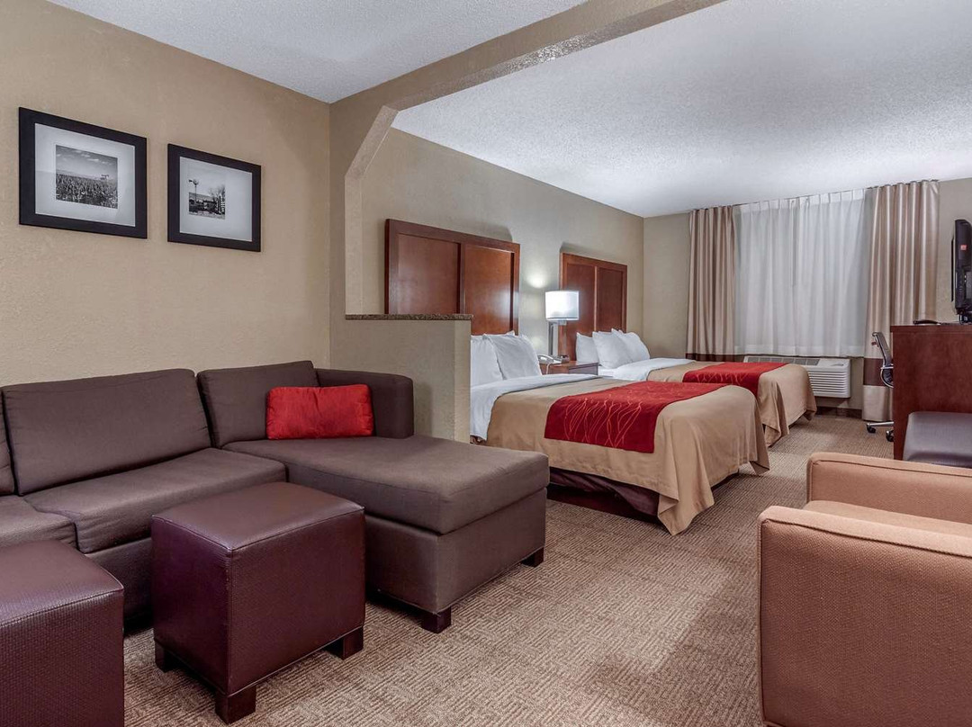 Comfort Inn & Suites Hays I-70主图