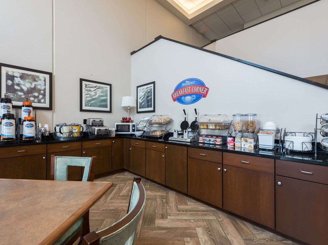 Off Shore Inn & Suites主图