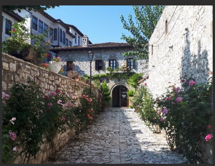 Ura Vajgurore旅游攻略图片