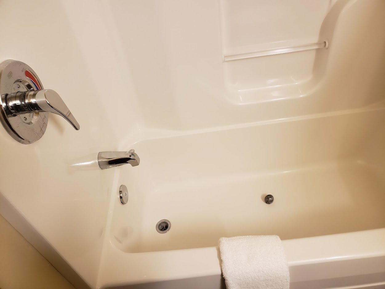 WoodSpring Suites Raleigh Northeast Wake Forest-浴室