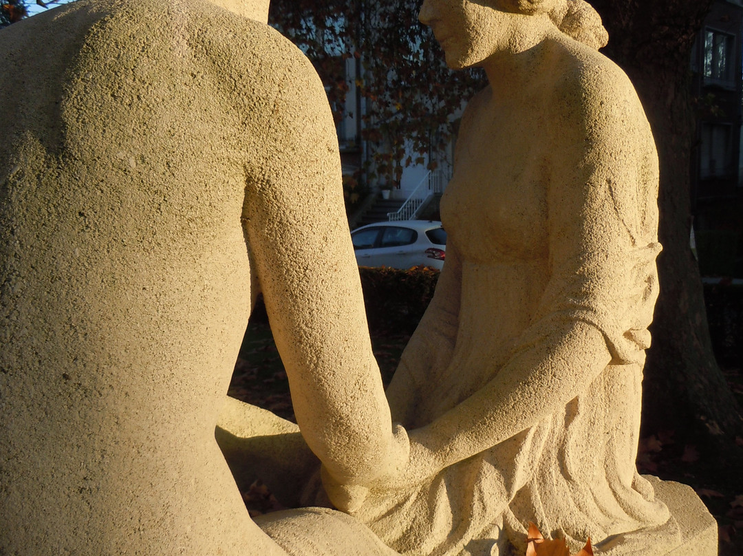 Sculpture "Les fiançailles"-布鲁塞尔必去景点