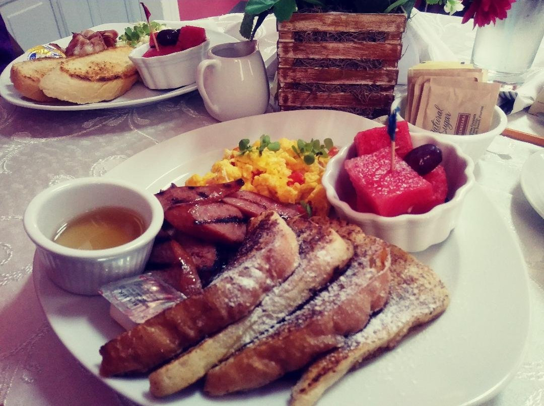 Woodbrook餐馆和美食-La Petite Fleur Teashop