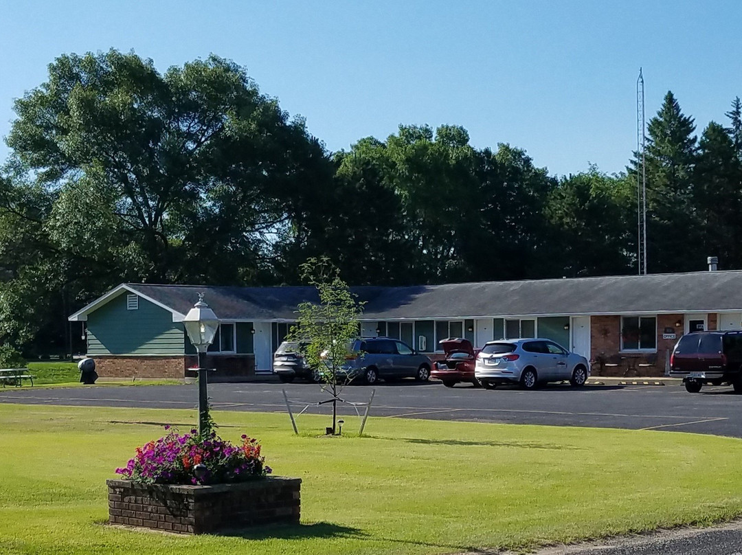 'tween The Lakes Motel主图