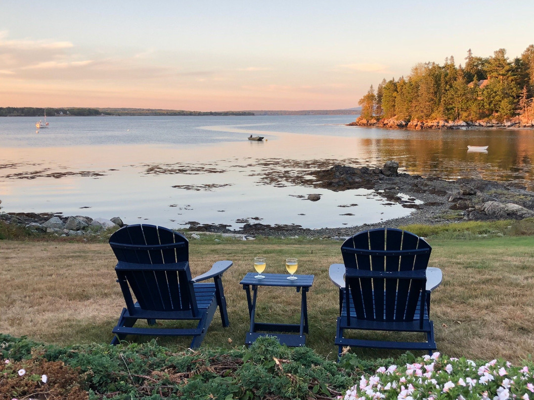 Edgewater Motel & Cottages