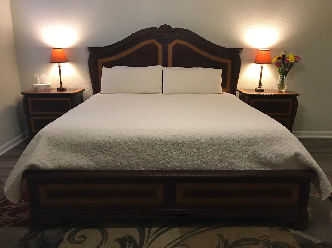 Square Inn & The Legacy Lounge主图