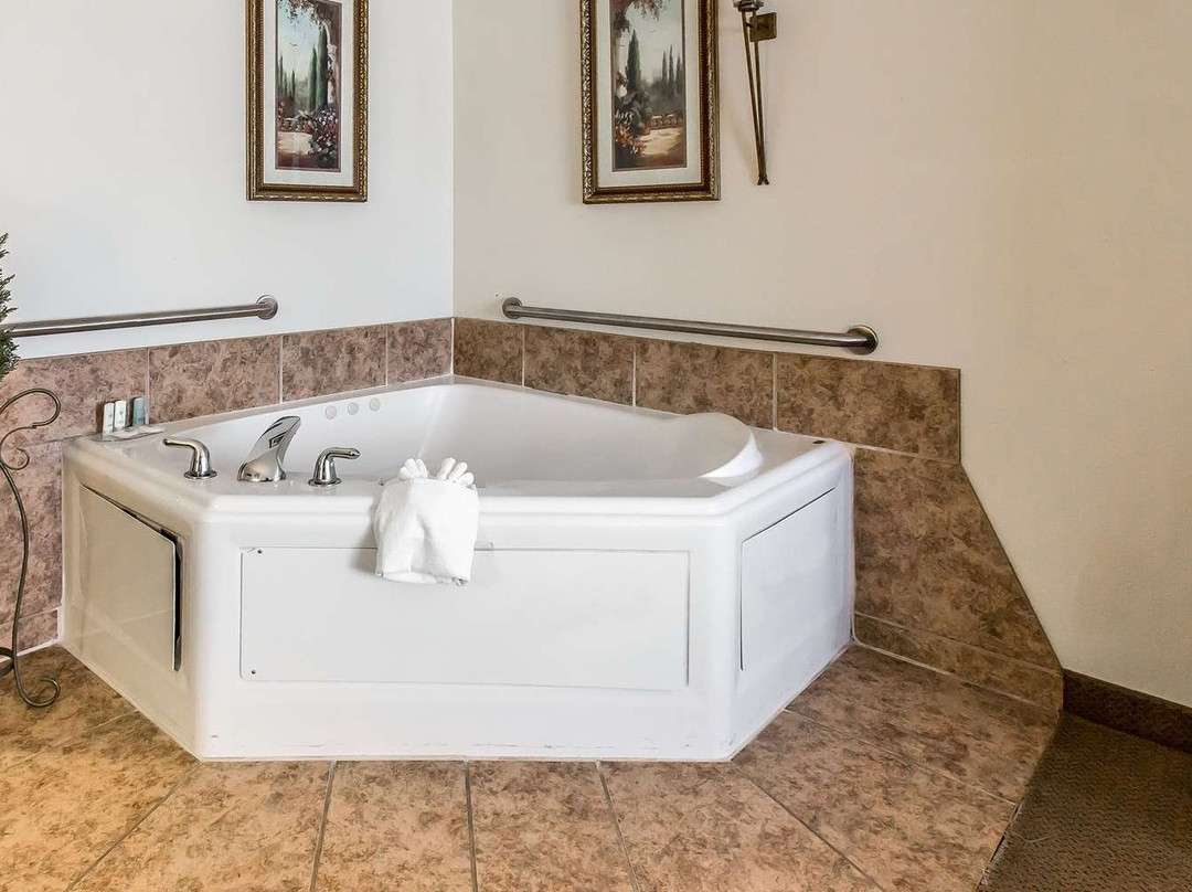 Quality Inn And Suites主图