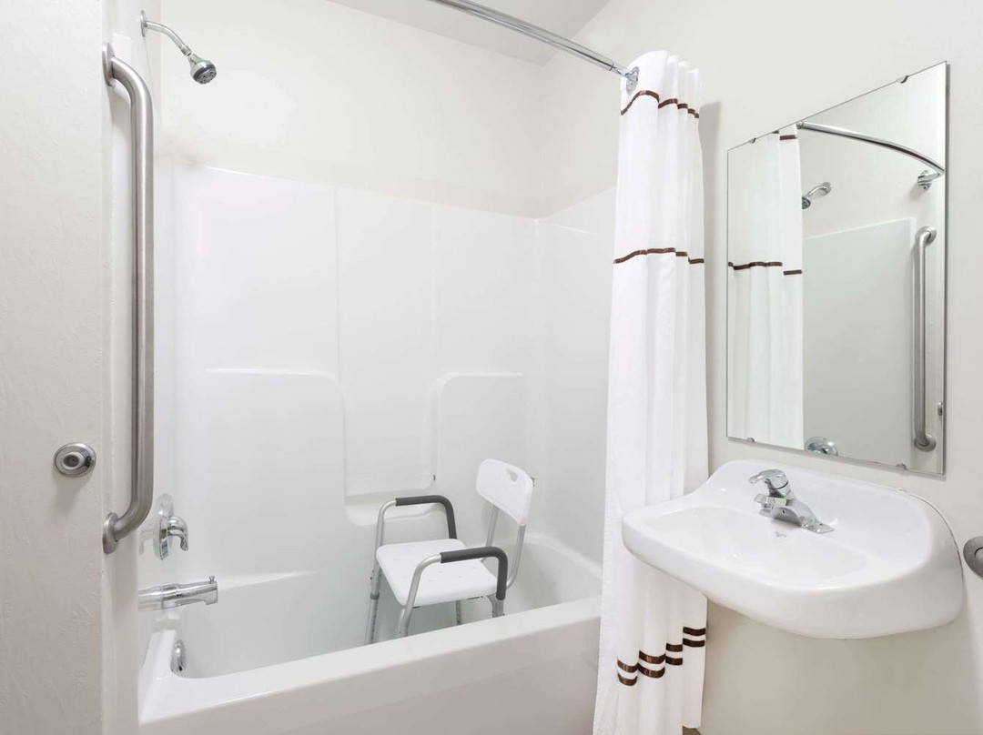 Hawthorn Suites by Wyndham Akron/Seville主图