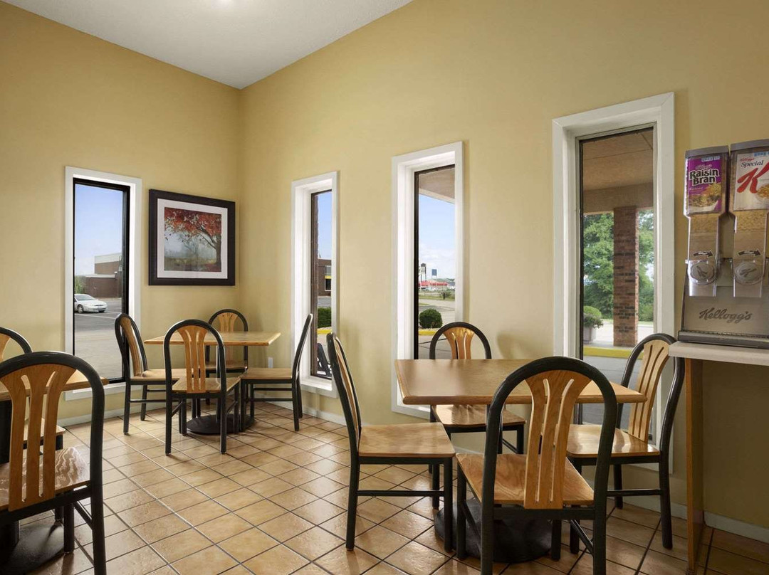 Super 8 by Wyndham Marion主图