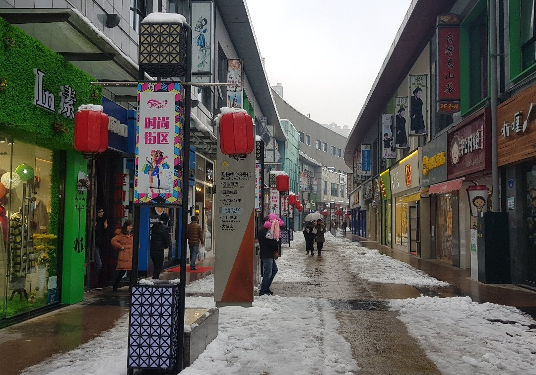 万达广场(通江中路)景点图片