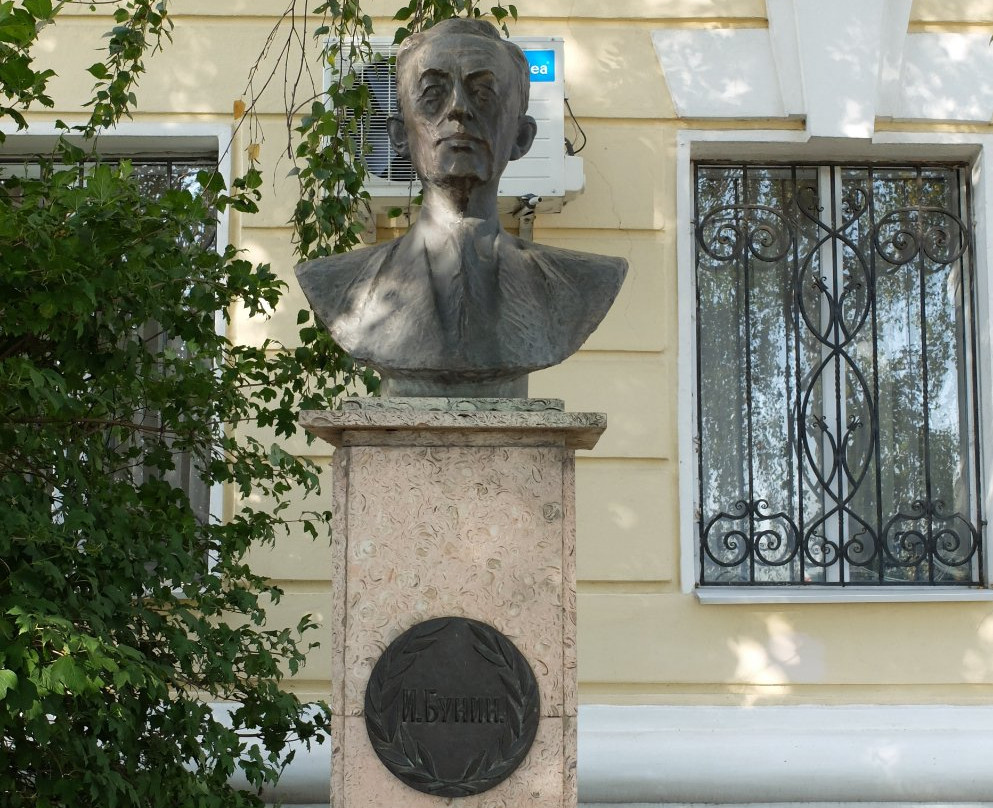 Monument to I.A. Bunin景点图片