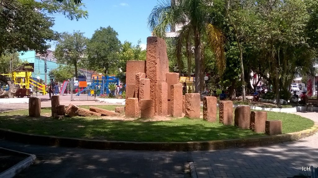 Praca 1º de Maio-Parobe必去景点