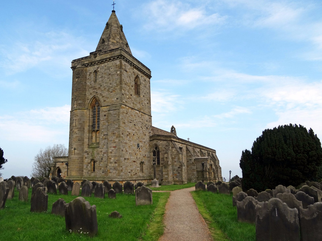 Church of St Oswald & Viking Grave Stones-Lythe必去景点