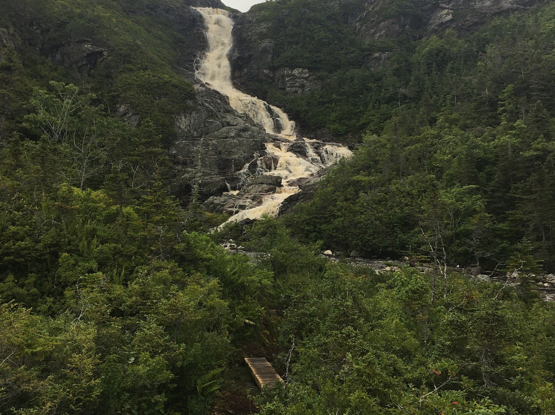 Barachois Falls Hiking Trail景点图片