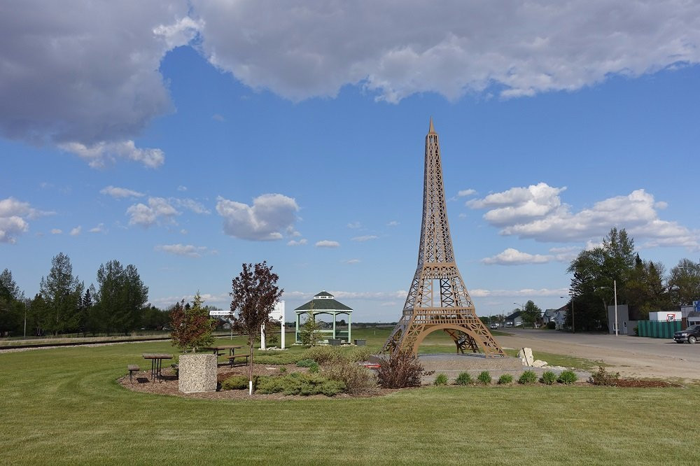 Eiffel Tower Replica-Montmartre必去景点