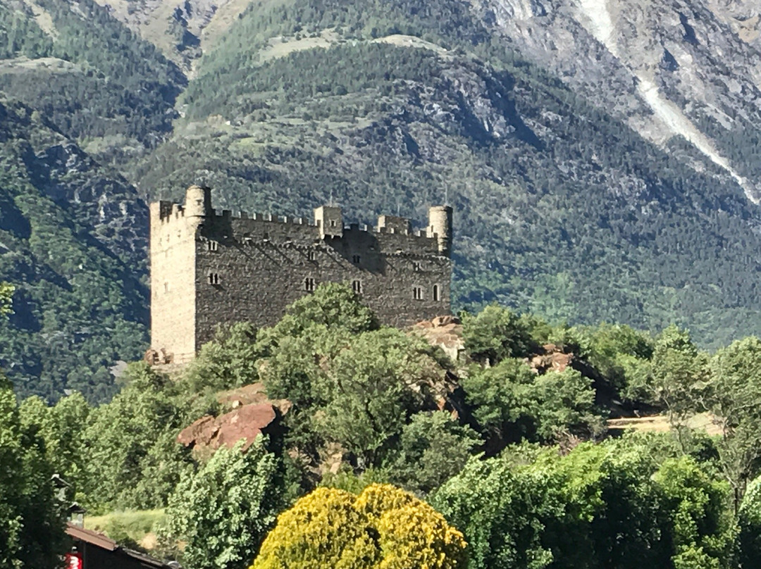 Chatillon旅游景点-Castello di Ussel