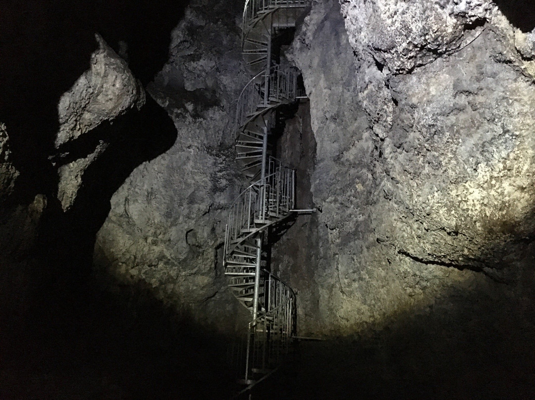 Vatnshellir Cave景点图片