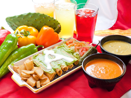 100% Antojitos Mexicanos