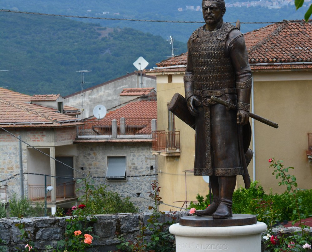 Statua del Principe Bulgaro Khan Alzeco景点图片