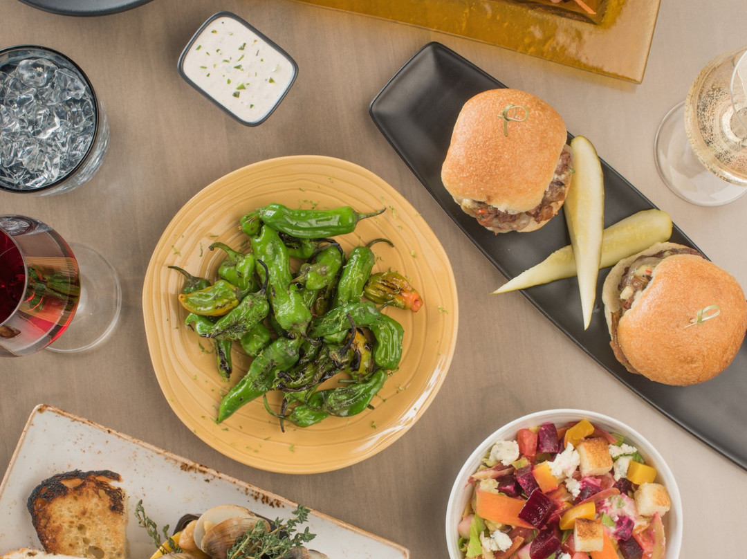 Chroma Modern Bar + Kitchen主图