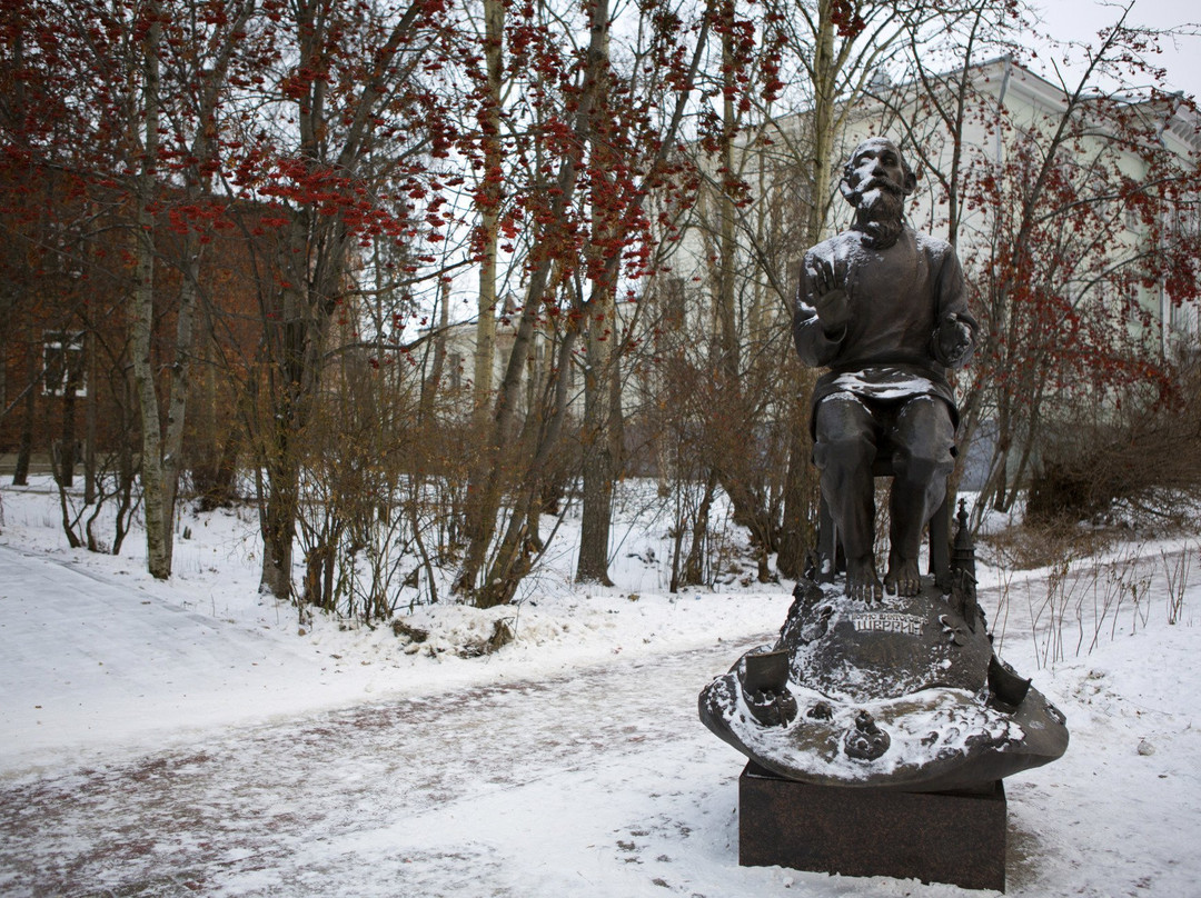 Statue of Boris Shergin景点图片