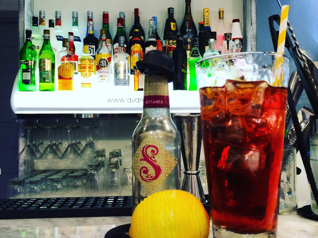 Ronchi旅游景点-Avarello's coffee break and cocktail bar