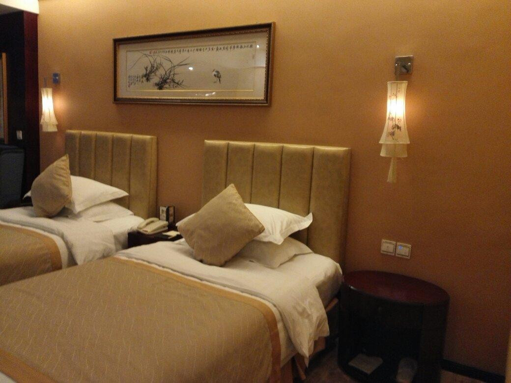 峨眉山月花园饭店主图