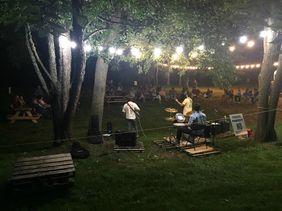 Mad Anthony's Bottle Shop & Beer Garden-韦恩斯维尔必去景点