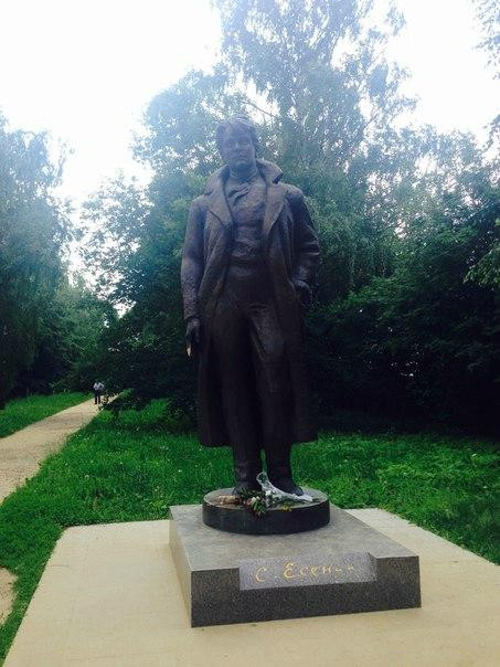 Statue of Sergey Esenin景点图片