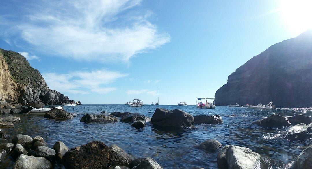 Baia di Sorgeto景点图片