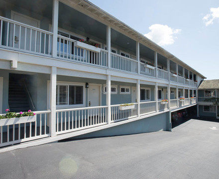 卡梅尔湾景旅馆