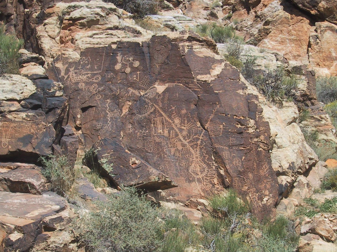 Parowan Gap Petroglyphs-Parowan必去景点
