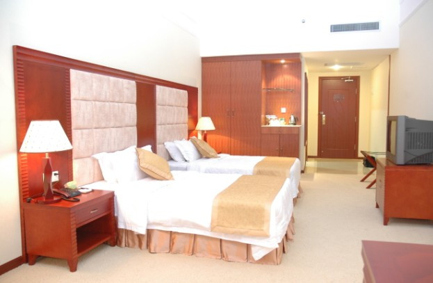 湛江八方君悦酒店(金沙湾鹰展假日广场店)主图