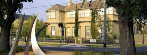 Aaron Lee Waterfront Apartments主图