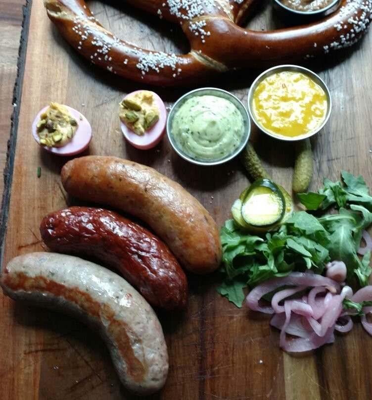 BAHNHOF WVrsthaus + Biergarten