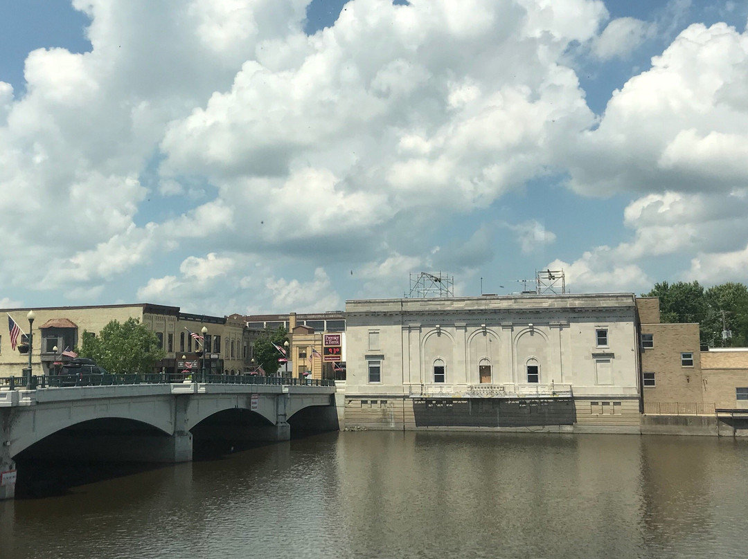 Brock's River Walk Tavern & Grill