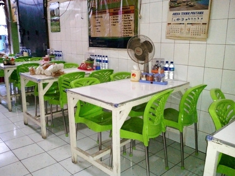 Kondangsari餐馆和美食-Empal Gentong Ibu Sarini